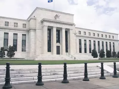 연준“물가 올라도, 실업률 낮아져도 제로금리는 유지”