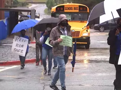 풀턴카운티 교사 “조기 개학 위험해”