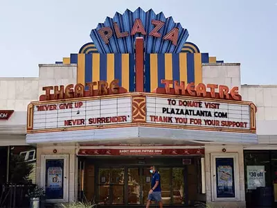 영화관 열긴 열었는데 입장객 유치 실패