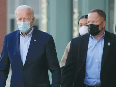 [내셔널 이슈] 트럼프 확진에 속으로 웃는 바이든… 그러나 장담은 어렵다