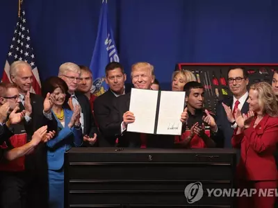 전문직 비자 H-1B 요건 강화…"신청 3분의 1 거절될 것"