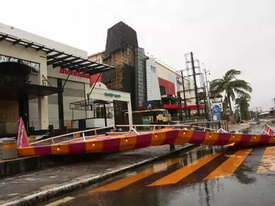 허리케인 델타, 멕시코 상륙…캉쿤 휴양객 대피소에서 밤 보내