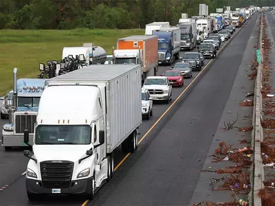 남부 허리케인 비상에 피난 차량 행렬
