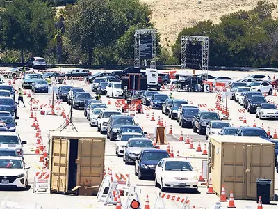코로나 전국 확진 급증… 2차 팬데믹 비상