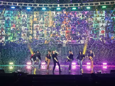 BTS 온라인콘서트 99만명이 봤다…시청권 매출 500억원대
