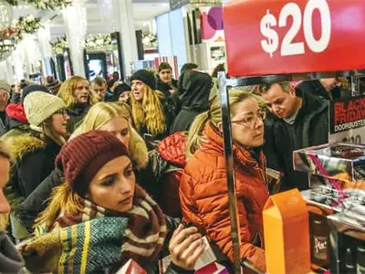 코로나 불확실성에 과거 연말 샤핑은 잊어라