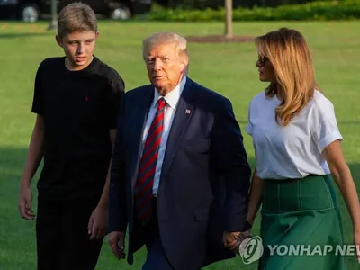 멜라니아 "코로나 검사서 음성…막내아들도 양성이었다가 음성"