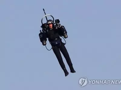 LA 상공에 다시 나타난 '아이언맨'…조종사들 증언 잇따라