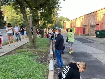 코로나시대 새 알바는 면허시험장 줄서기…"앞번호 200달러"