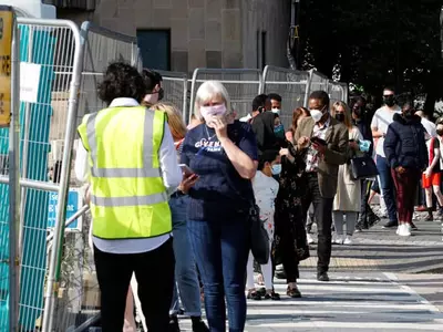 미 일평균 신규 코로나 환자 6만명 근접…한달 전보다 70% 증가