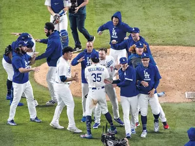 커쇼 1실점 쾌투+5회 빅이닝…MLB 다저스 월드시리즈 1차전 승리