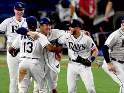 최지만, 한국인 타자 첫 WS서 안타·2득점…승리에 기여