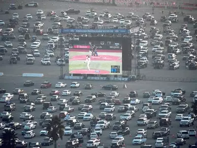 월드시리즈 관람, 다저스구장 ‘드라이브인’ 화제