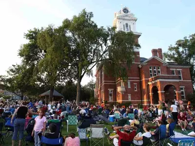 로렌스빌시, 무료 야외 자동차극장 다시 연다