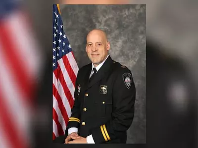 "사무실 내 책상 밑에서 기다려"