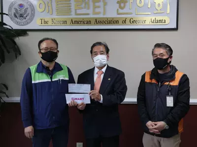 H마트 구호지원금 4만달러 한인회에 기부