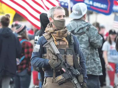 소총 든 트럼프 지지자 선거 불복 시위 계속