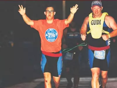 “불가능은 없다”…다운증후군 남성 철인3종경기 세계 첫 완주