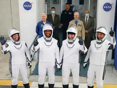 [글로벌 이슈] 머스크, 민간 우주여행 시대 열다