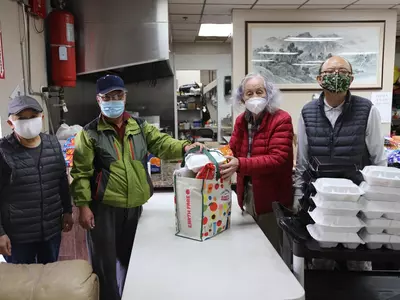 한인노인회 180명 회원에게 음식 전달