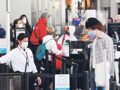 ‘여행자제’ 호소에도 고작 10% 줄었다