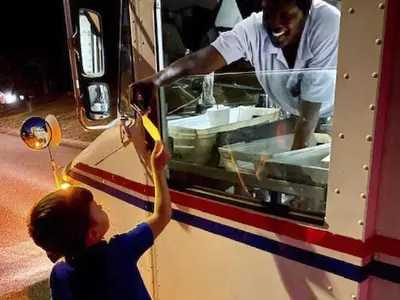 우편배달원 2달러의 친절이 지역사회 환하게 밝혔다