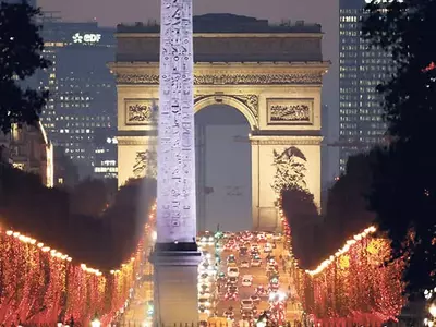 팬데믹 속에서 크리스마스 점등