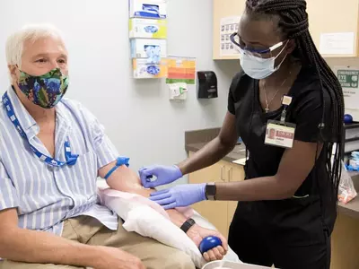 켐프, 약사 및 간호사에 백신 접종 허용