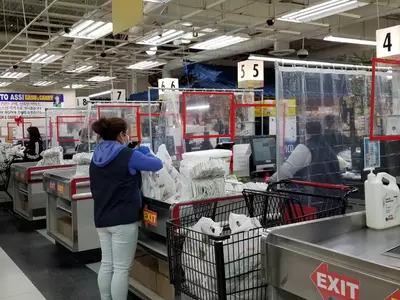 아씨 계산대에 안전차단막 설치