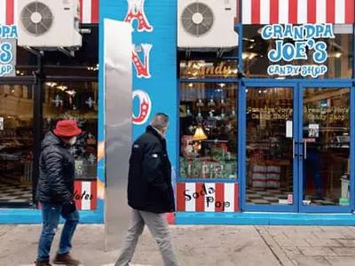 이번엔 도심 한복판에 나타난 금속기둥