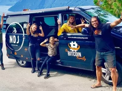 비트코인으로 4년간 40개국 여행했다는 이 가족