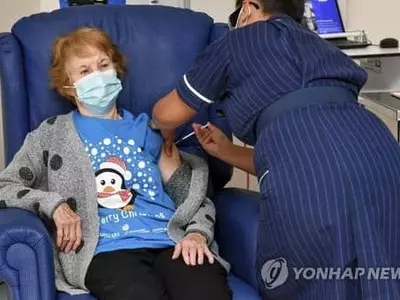 미 FDA "화이자 백신 데이터, 긴급승인 지침 부합…안전성 양호"