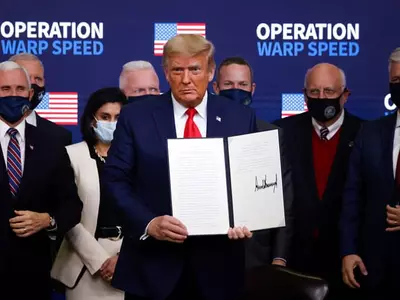 트럼프 “백신도 미국 우선” 행정명령 “필요시 국방물자법 발동”