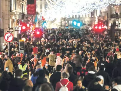 팬데믹 속 쏟아져 나온 런던 샤핑인파
