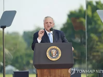 내무장관도 코로나 확진…격리 상태로 업무