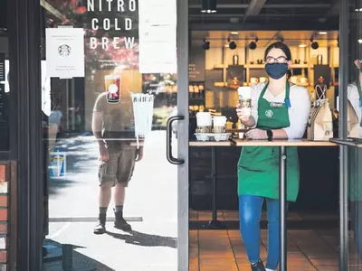 스타벅스 ‘워크-스루’ 매장 늘린다