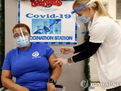 미 백신 접종자 100만명…계획보다 느려 연내 2천만명 불확실
