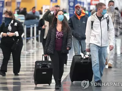 미, 백신 때문에 느슨해졌나…크리스마스 직전 항공 여행객 최대