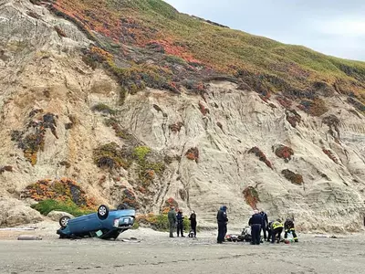 크리스마스 기적, 차량 200피트 절벽 추락 탑승여성 부상 입고 구조