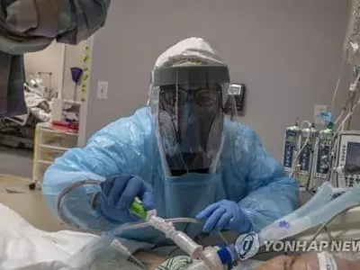 환자 넘쳐 회의실·야외텐트까지…미, 입원 12만명 넘어 최고치