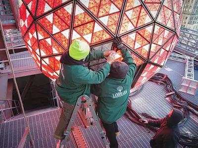신년전야 맨하탄타임스스퀘어 밝힌 대형크리스탈 볼 공개