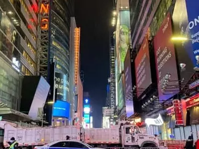 철벽에 둘러싸인 타임스스퀘어…인파 사라진 뉴욕 신년행사