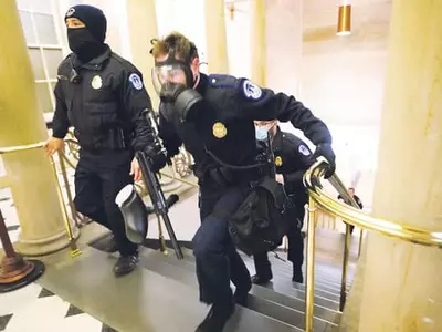 의회로 가라 선동 ‘트럼프 책임론’ 비등