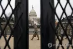 대통령 취임식 앞두고 경비 강화한 미 연방의회 의사당
