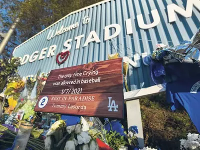 다저스 구장에 타미 라소다 감독 추모시설