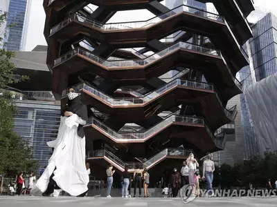 뉴욕 명물 베슬, 개장후 세번째 자살 사고에 임시폐쇄