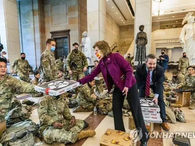 두번 안 뚫린다…탄핵 표결날 미 의회는 '야전막사' 돼버렸다