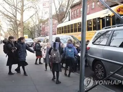 CDC "대면수업해도 코로나 확산과 직결되지 않는 듯"
