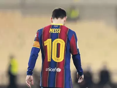 ‘뒤통수 가격 퇴장’메시, 최대 12경기 출전금지 ‘위기’