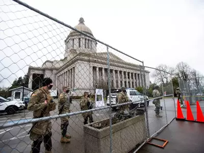[바이든 취임 D-1] 군인·철조망에 둘러싸인 워싱턴…초비상 철통경계